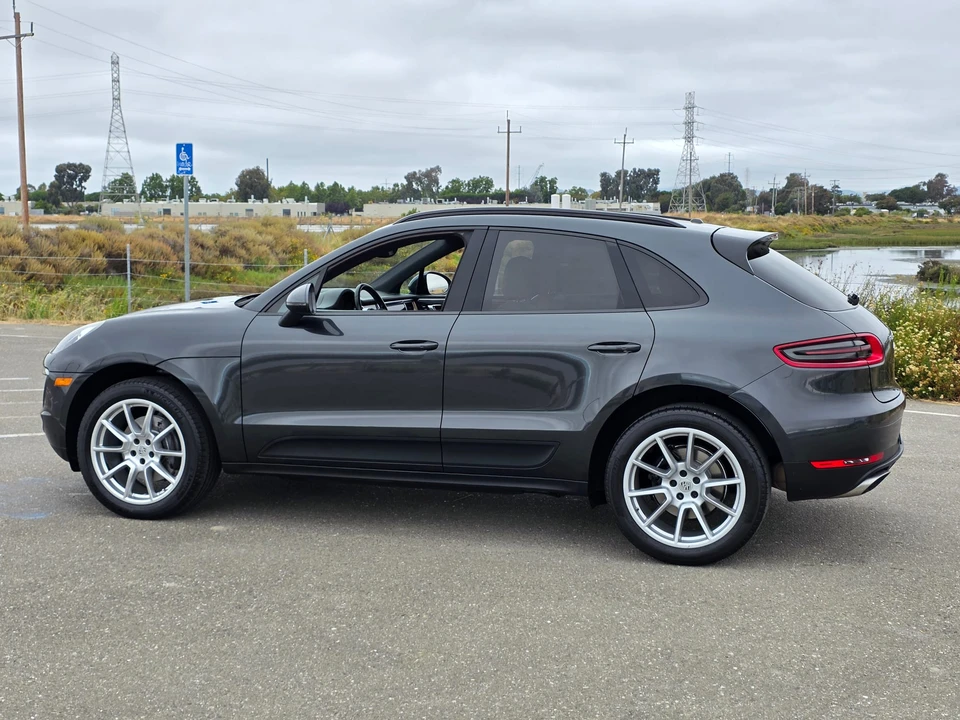 2017 Porsche Macan - Image 19 of 31