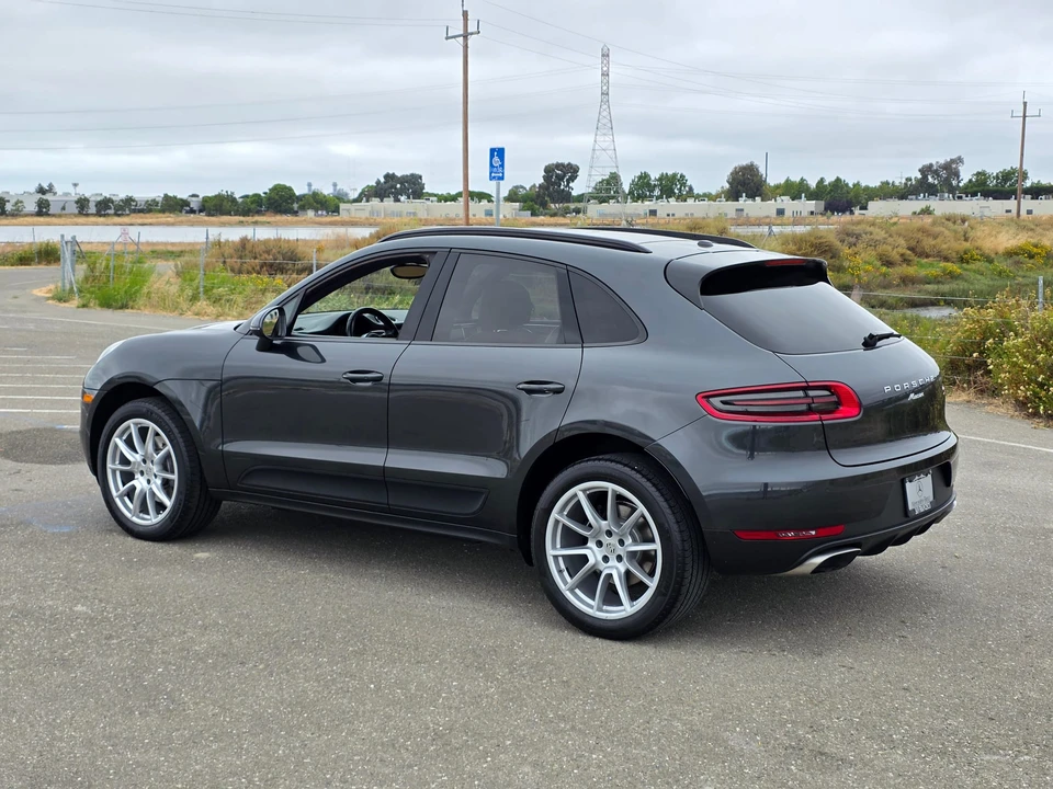 2017 Porsche Macan - Image 22 of 31