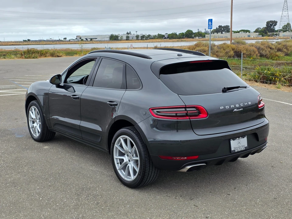 2017 Porsche Macan - Image 23 of 31