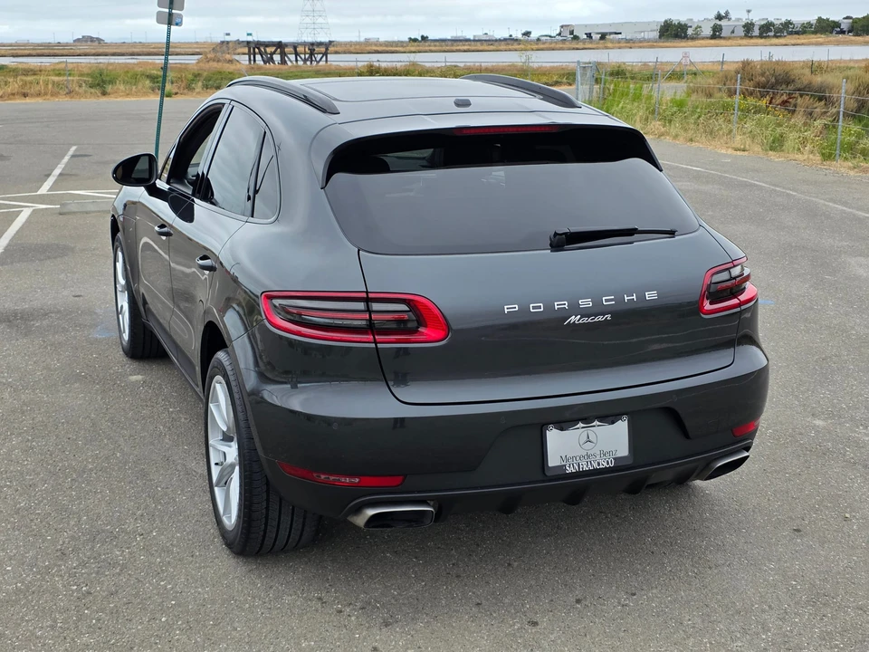 2017 Porsche Macan - Image 25 of 31