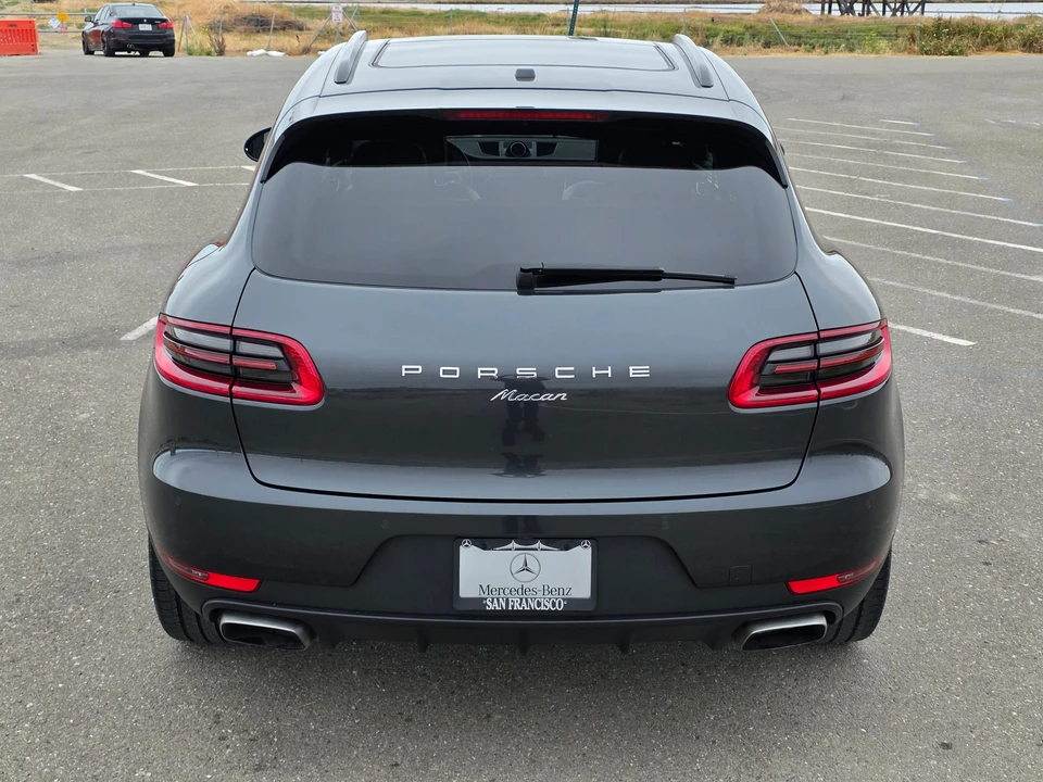 2017 Porsche Macan - Image 27 of 31
