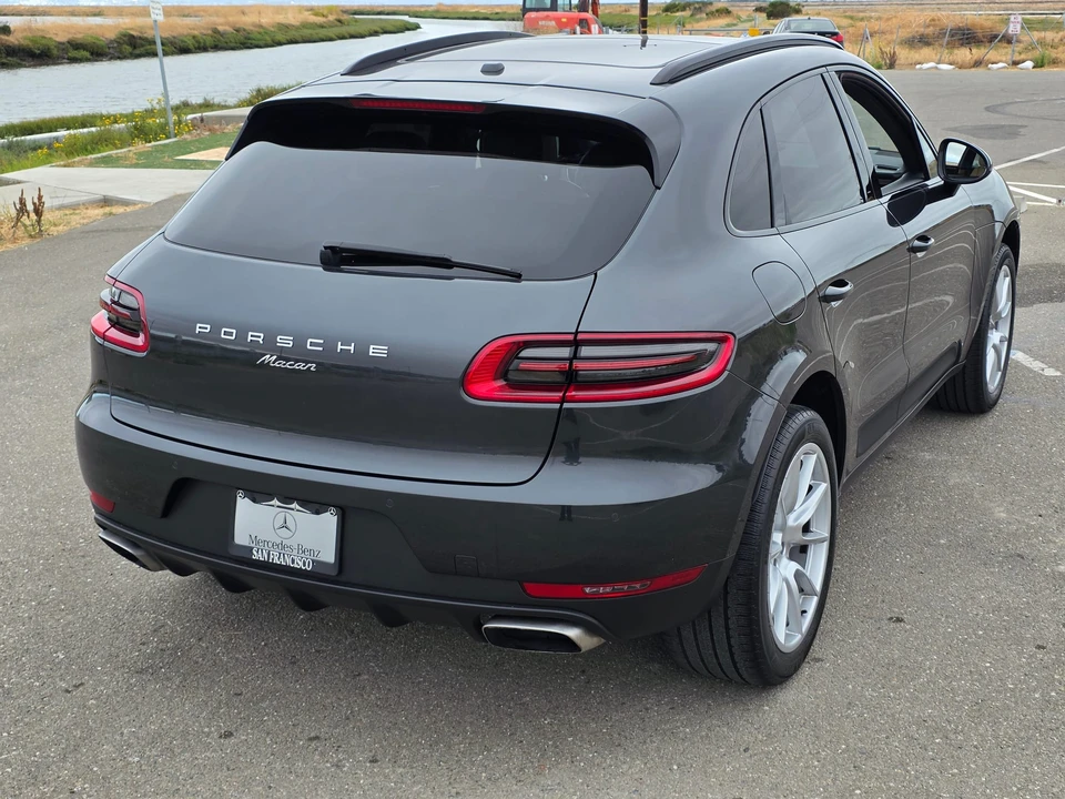 2017 Porsche Macan - Image 30 of 31