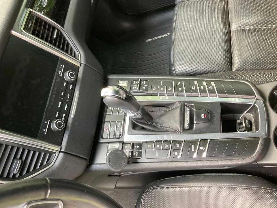 2017 Porsche Macan - Image 15 of 23