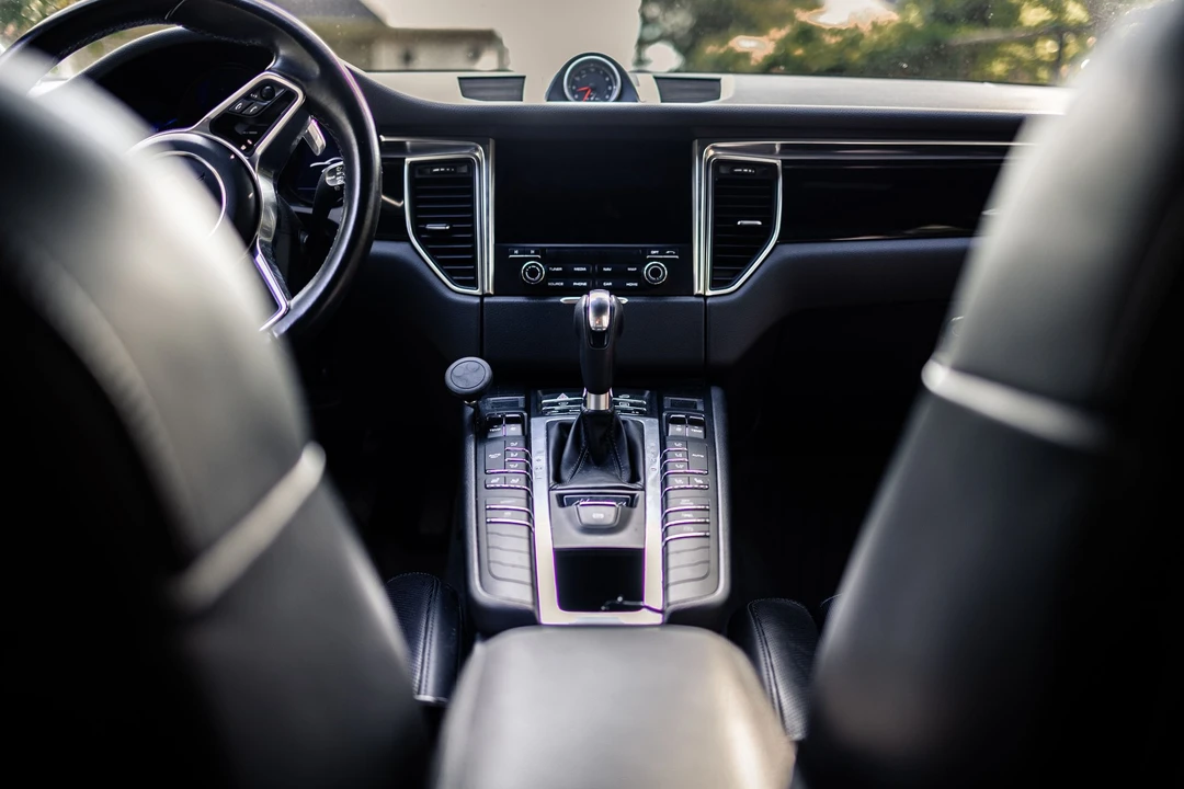 2017 Porsche Macan - Image 13 of 23