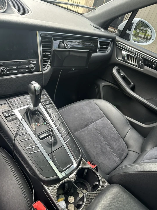 2017 Porsche Macan - Image 9 of 10