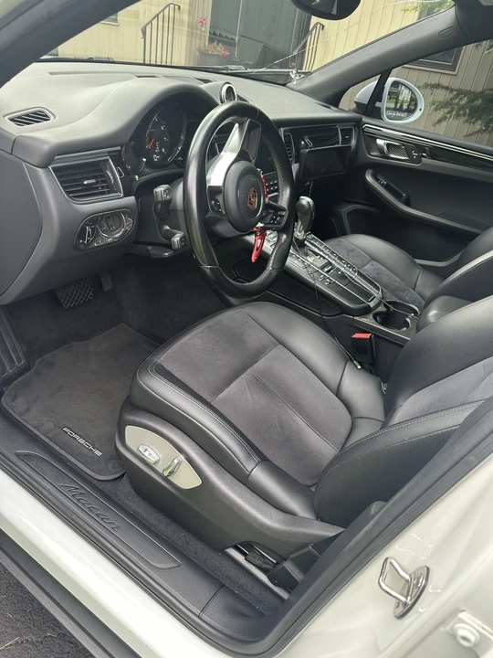 2017 Porsche Macan - Image 10 of 10