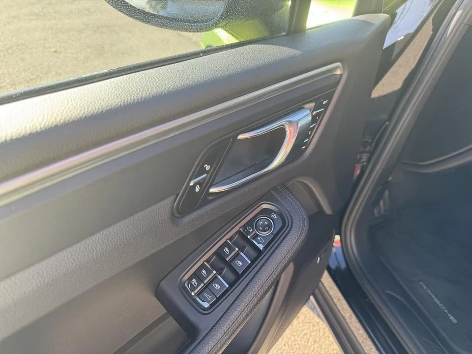 2017 Porsche Macan - Image 10 of 19