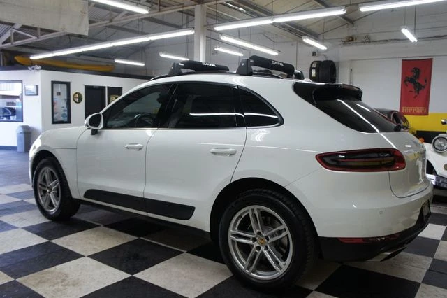 2017 Porsche Macan - Image 24 of 31
