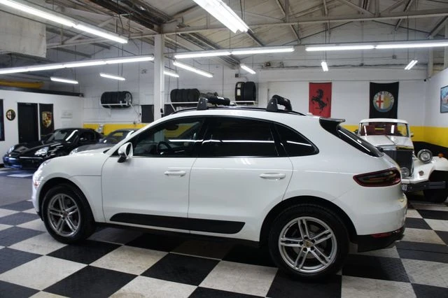 2017 Porsche Macan - Image 25 of 31