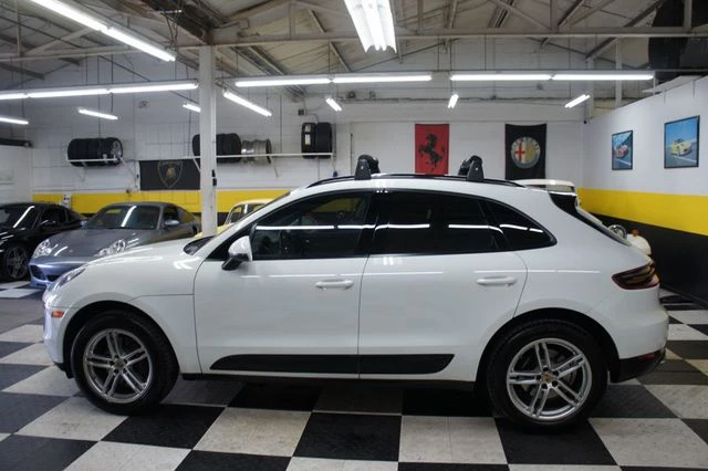 2017 Porsche Macan - Image 27 of 31