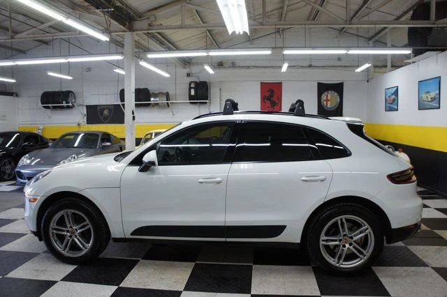 2017 Porsche Macan - Image 28 of 31