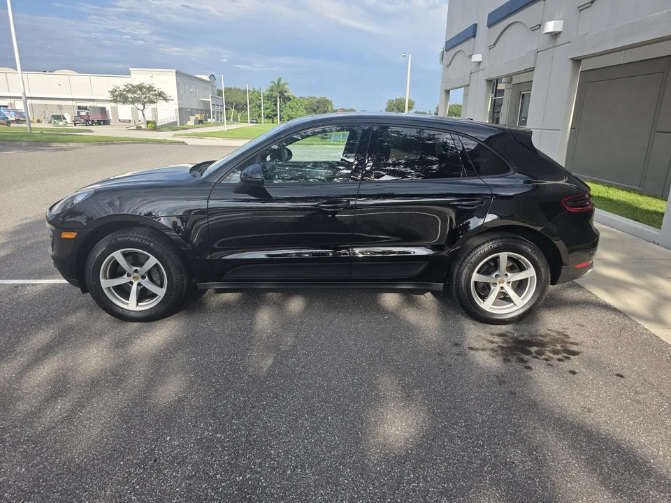 2017 Porsche Macan - Image 10 of 31
