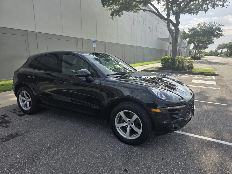 2017 Porsche Macan - Image 14 of 31