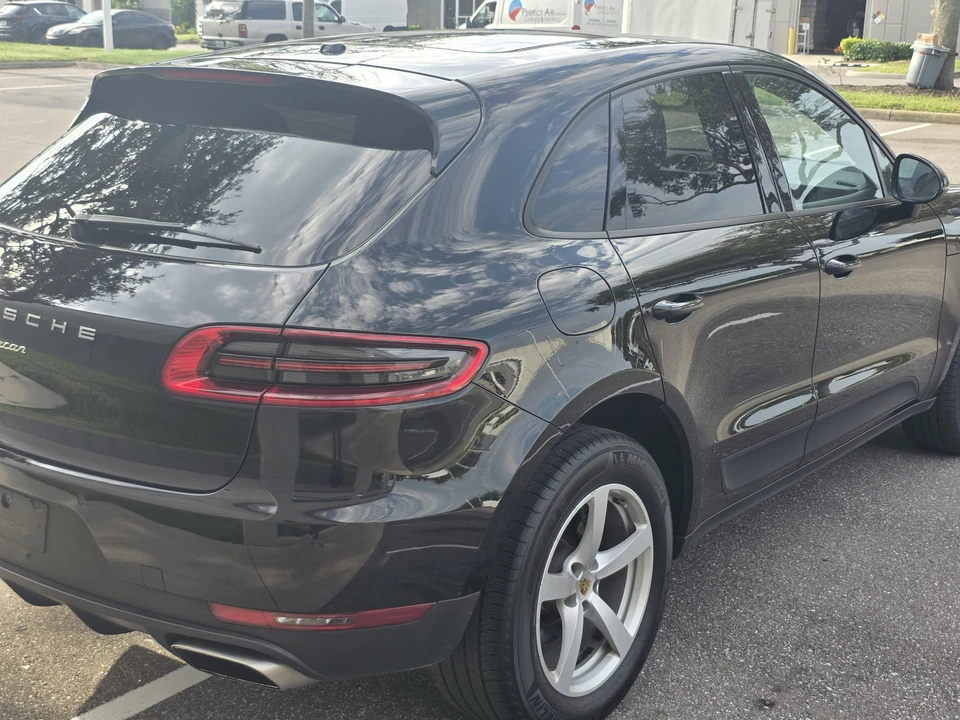 2017 Porsche Macan - Image 27 of 31