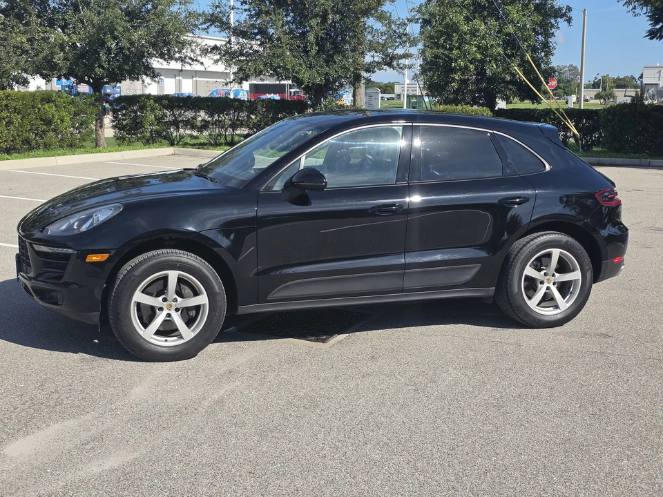 2017 Porsche Macan - Image 2 of 31