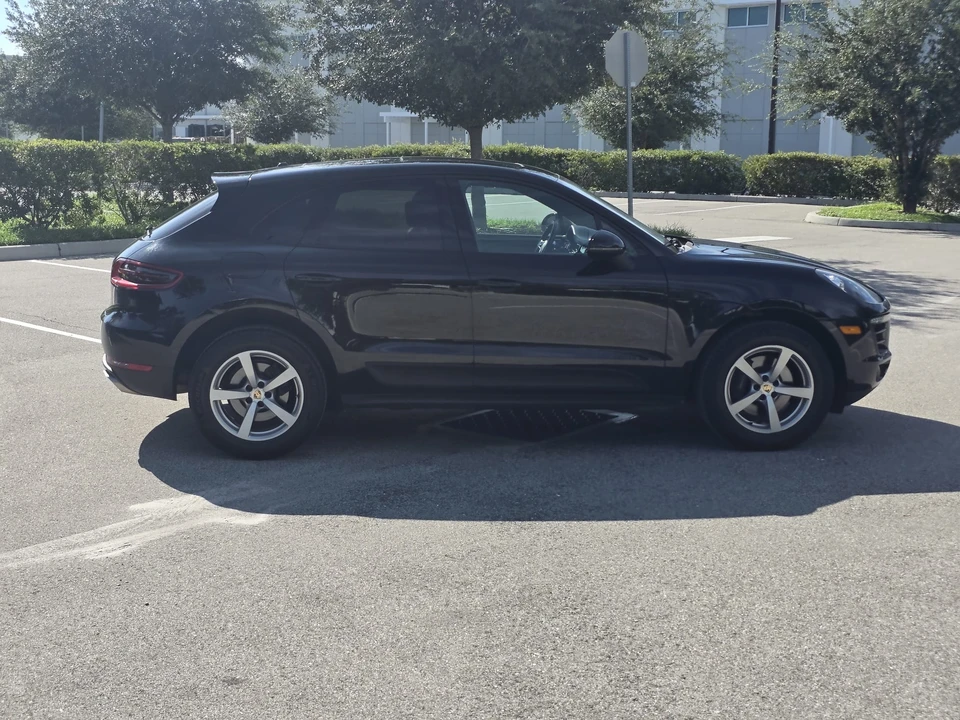 2017 Porsche Macan - Image 7 of 31