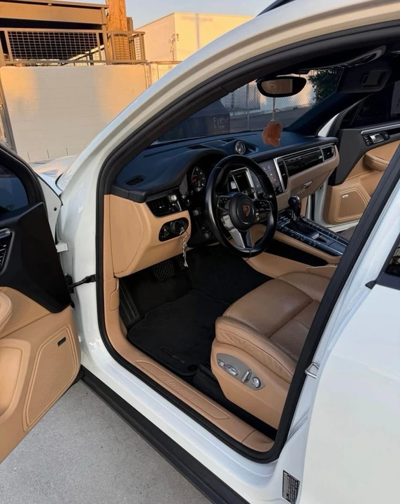 2017 Porsche Macan - Image 7 of 12