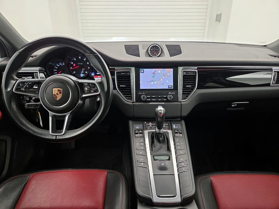 2017 Porsche Macan - Image 10 of 29