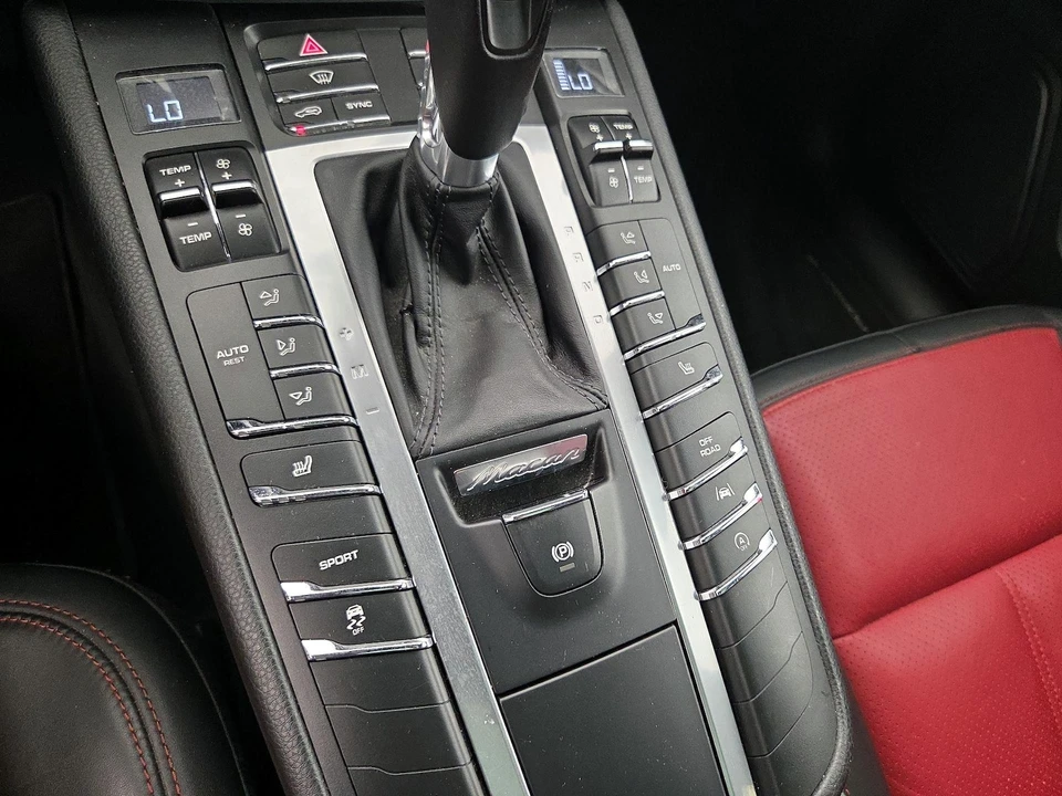 2017 Porsche Macan - Image 18 of 29