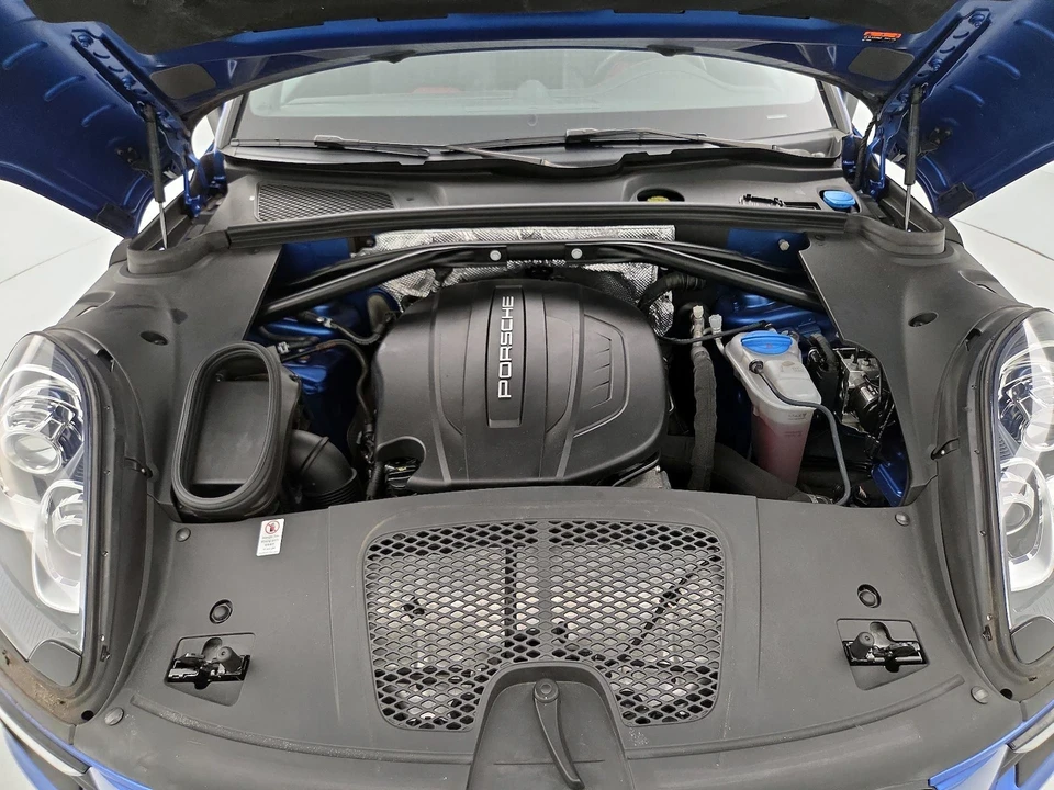 2017 Porsche Macan - Image 25 of 29