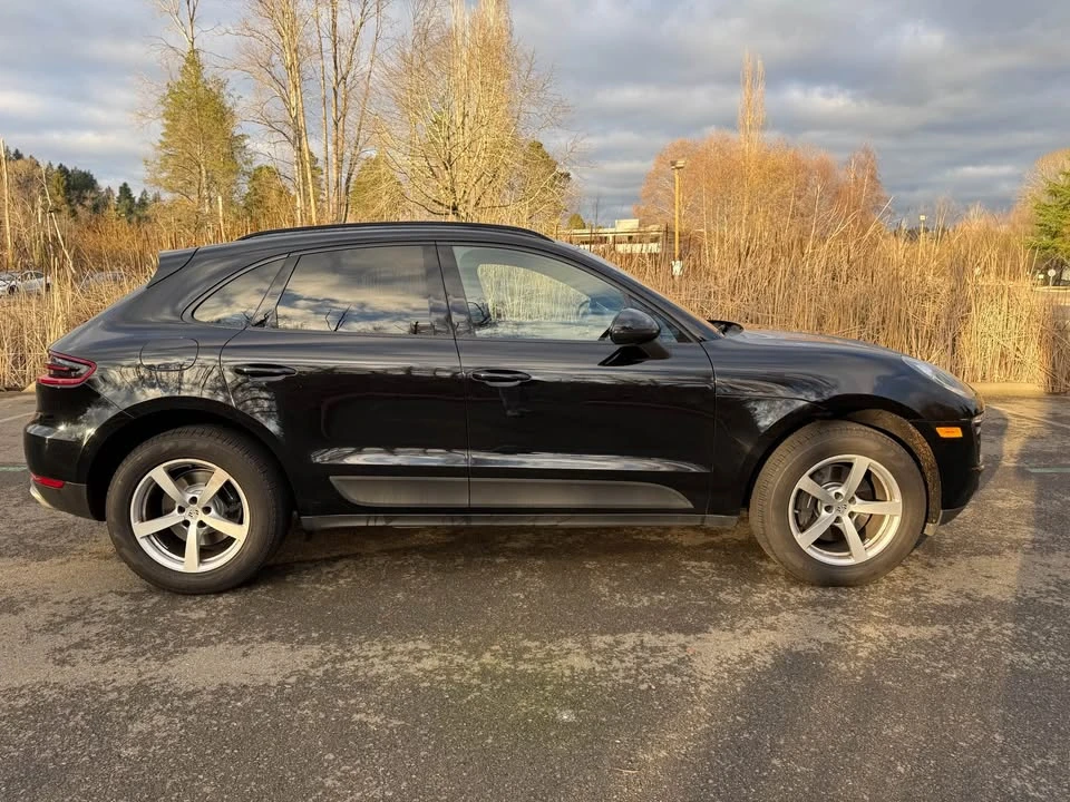 2017 Porsche Macan - Image 9 of 12