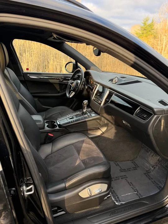 2017 Porsche Macan - Image 11 of 12