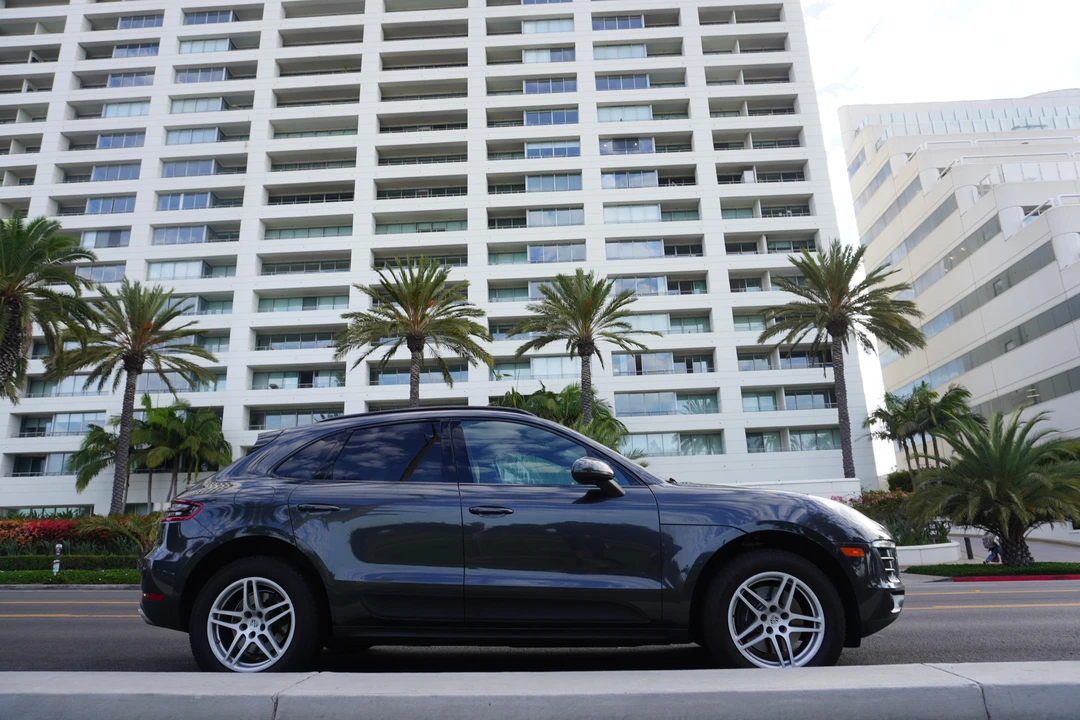 2017 Porsche Macan - Image 19 of 31