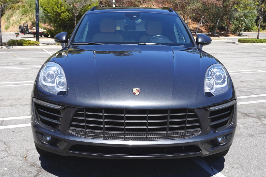 2017 Porsche Macan - Image 2 of 31