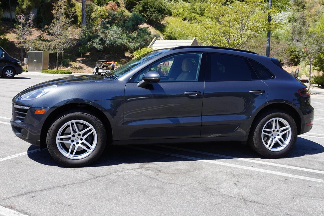 2017 Porsche Macan - Image 3 of 31