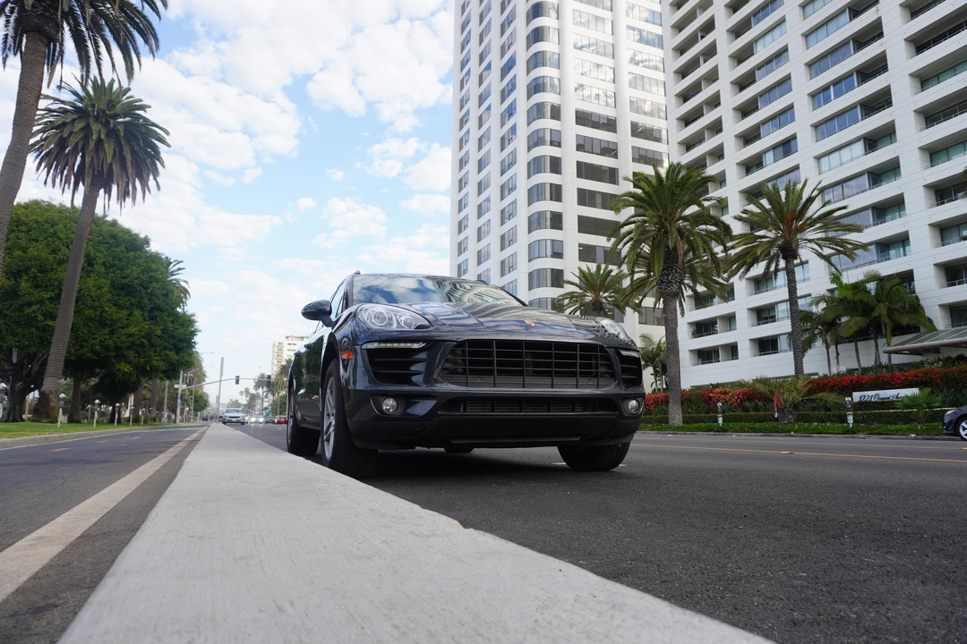 2017 Porsche Macan - Image 25 of 31
