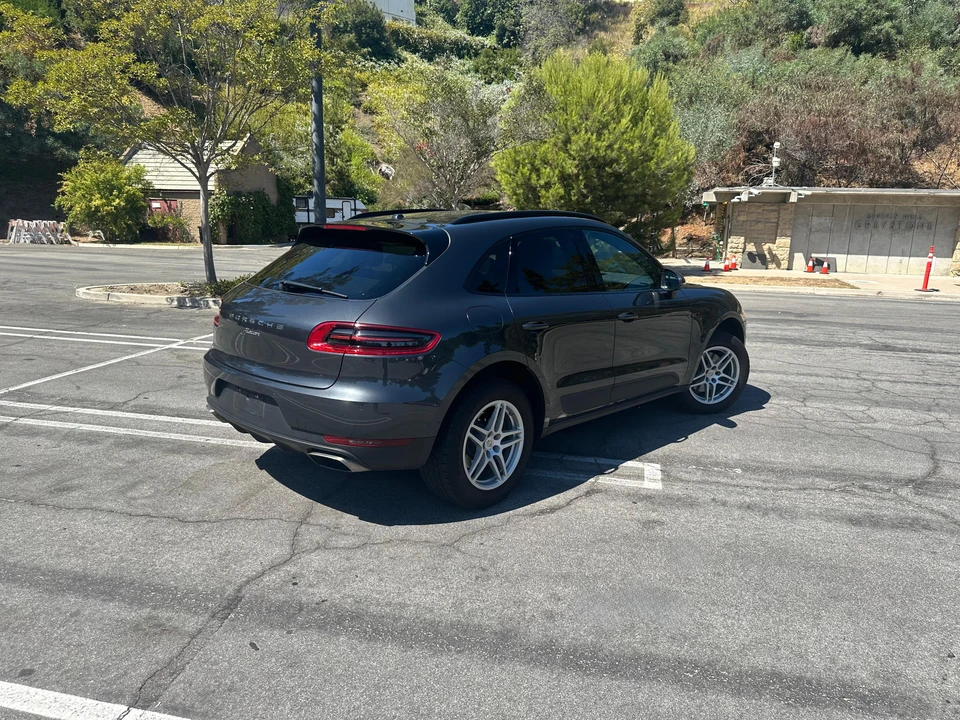 2017 Porsche Macan - Image 15 of 31