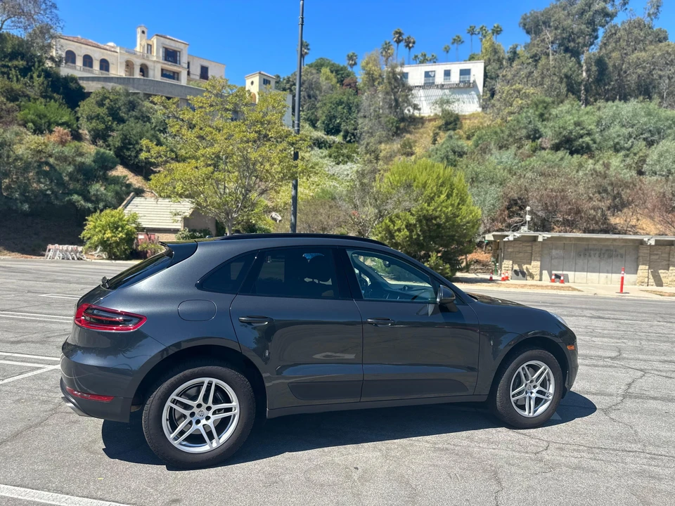 2017 Porsche Macan - Image 16 of 31