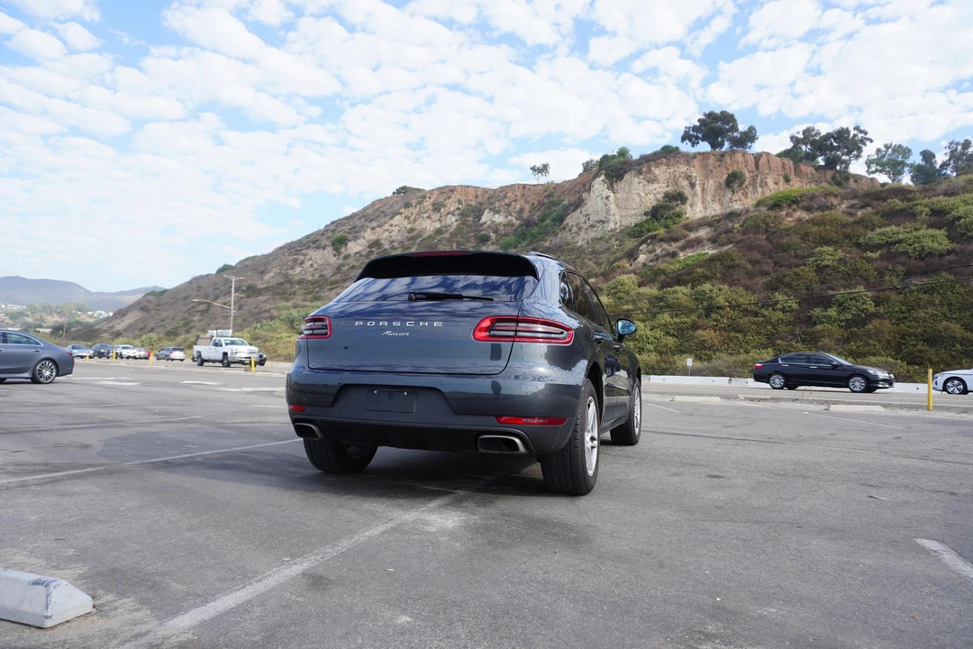 2017 Porsche Macan - Image 14 of 31