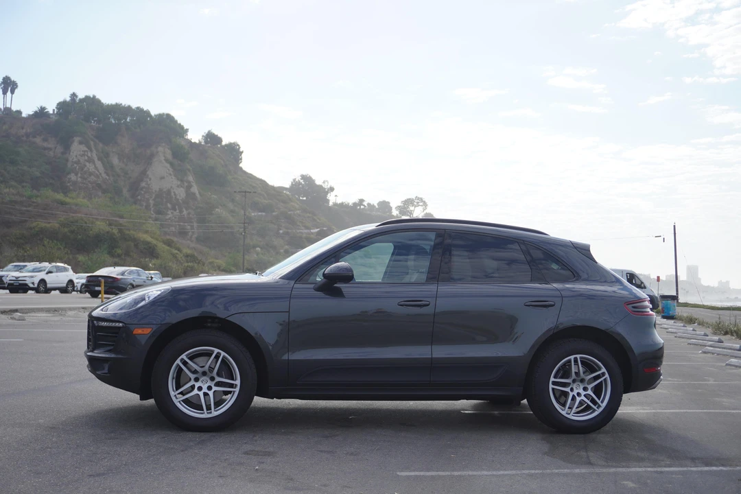 2017 Porsche Macan - Image 10 of 31