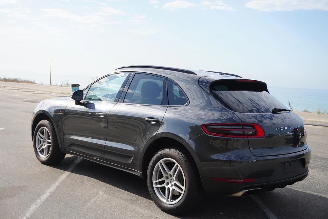 2017 Porsche Macan - Image 11 of 31