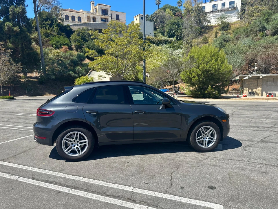 2017 Porsche Macan - Image 17 of 31