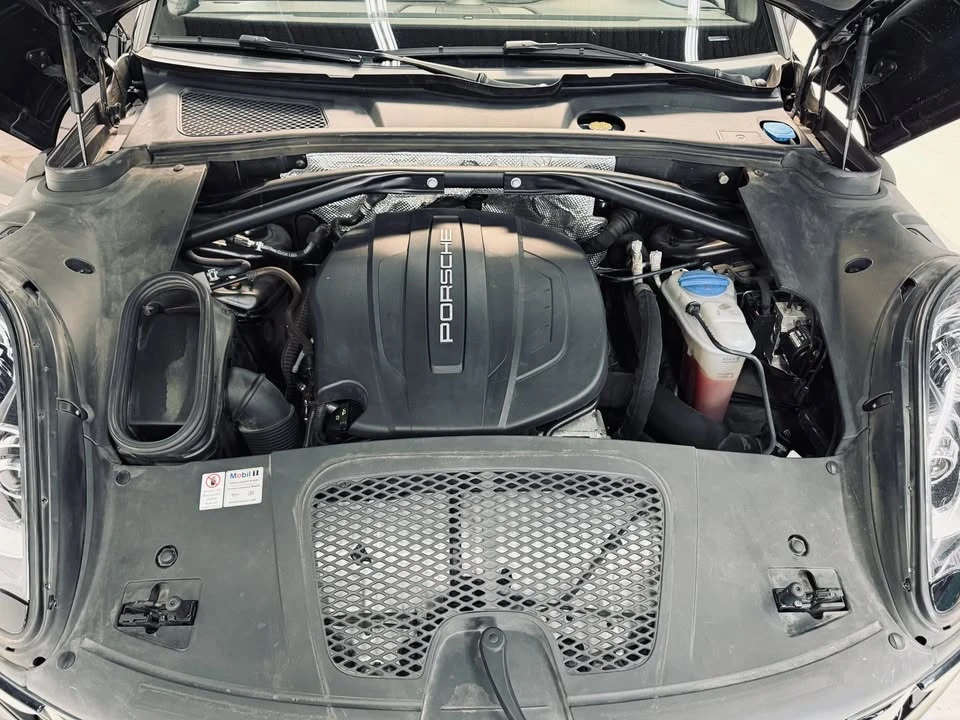 2017 Porsche Macan - Image 19 of 19