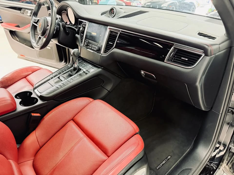 2017 Porsche Macan - Image 14 of 19