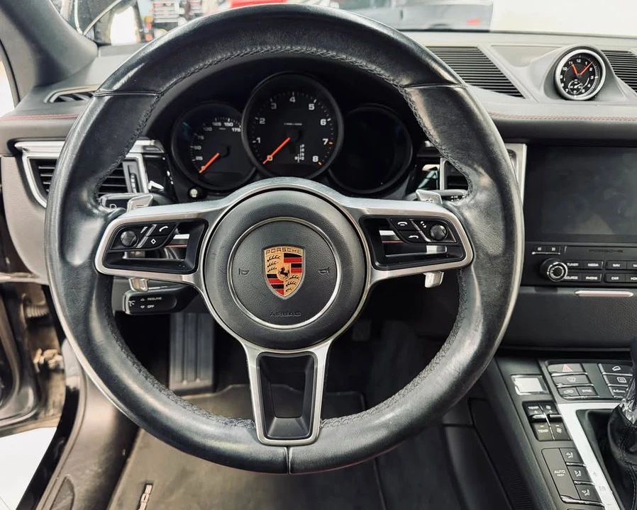 2017 Porsche Macan - Image 18 of 19