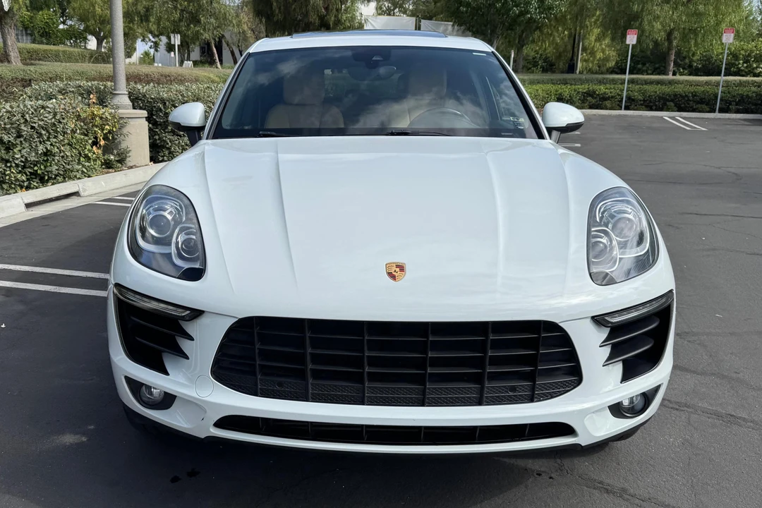 2017 Porsche Macan - Image 2 of 31