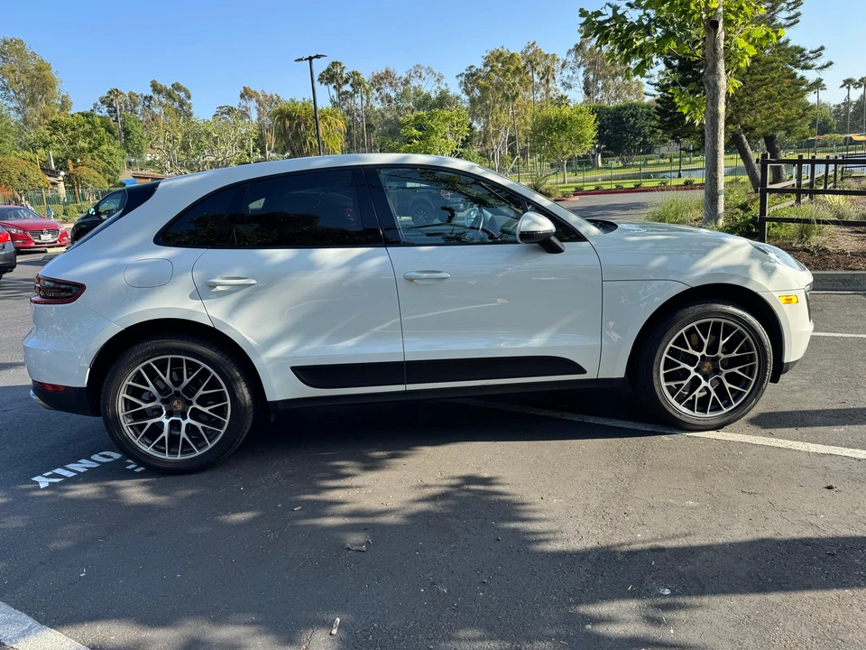 2017 Porsche Macan - Image 17 of 31