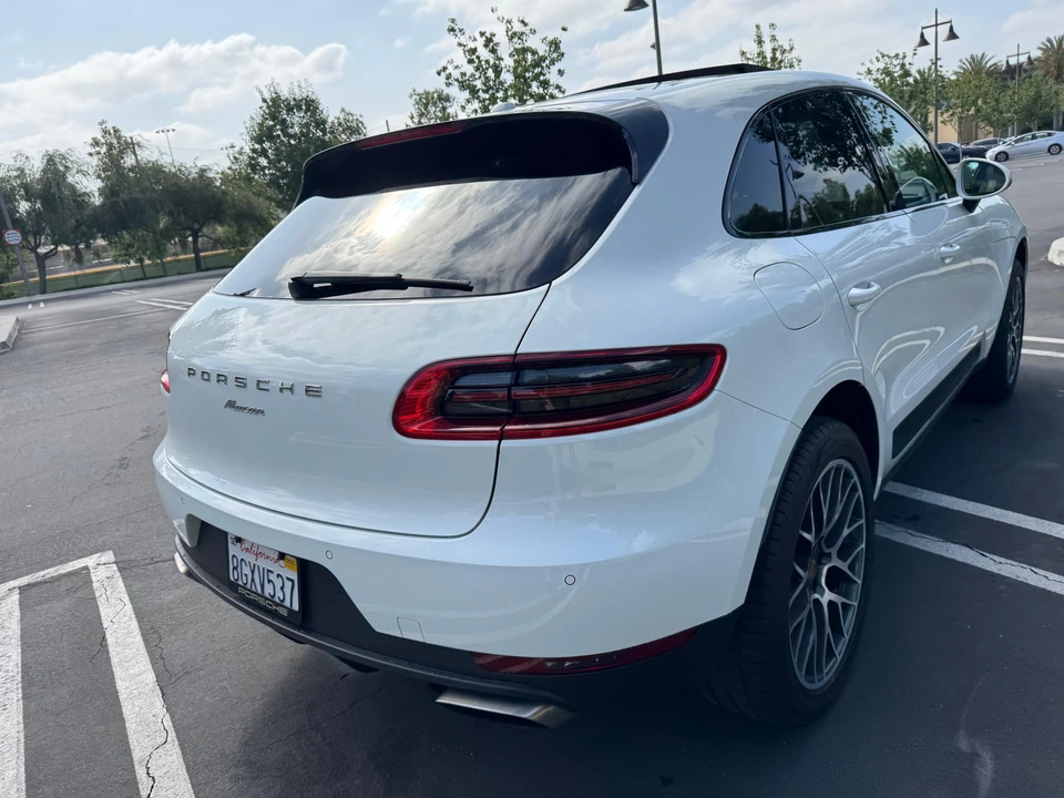 2017 Porsche Macan - Image 14 of 31