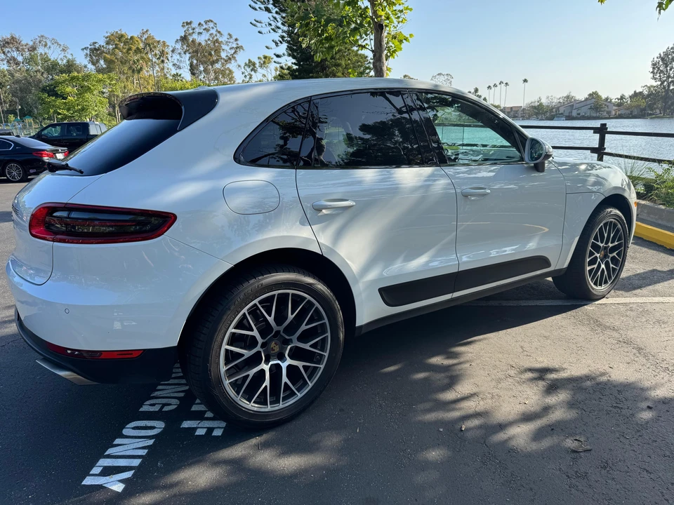 2017 Porsche Macan - Image 16 of 31