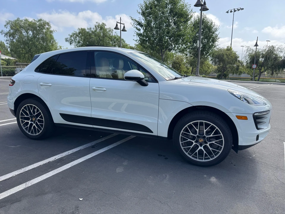2017 Porsche Macan - Image 18 of 31