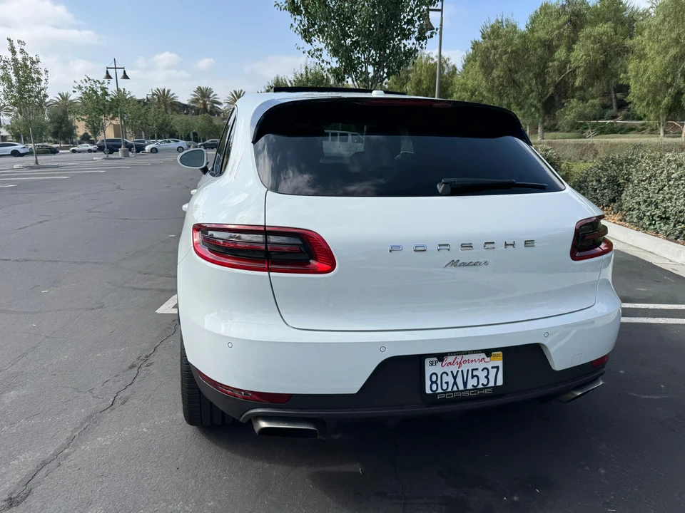 2017 Porsche Macan - Image 12 of 31