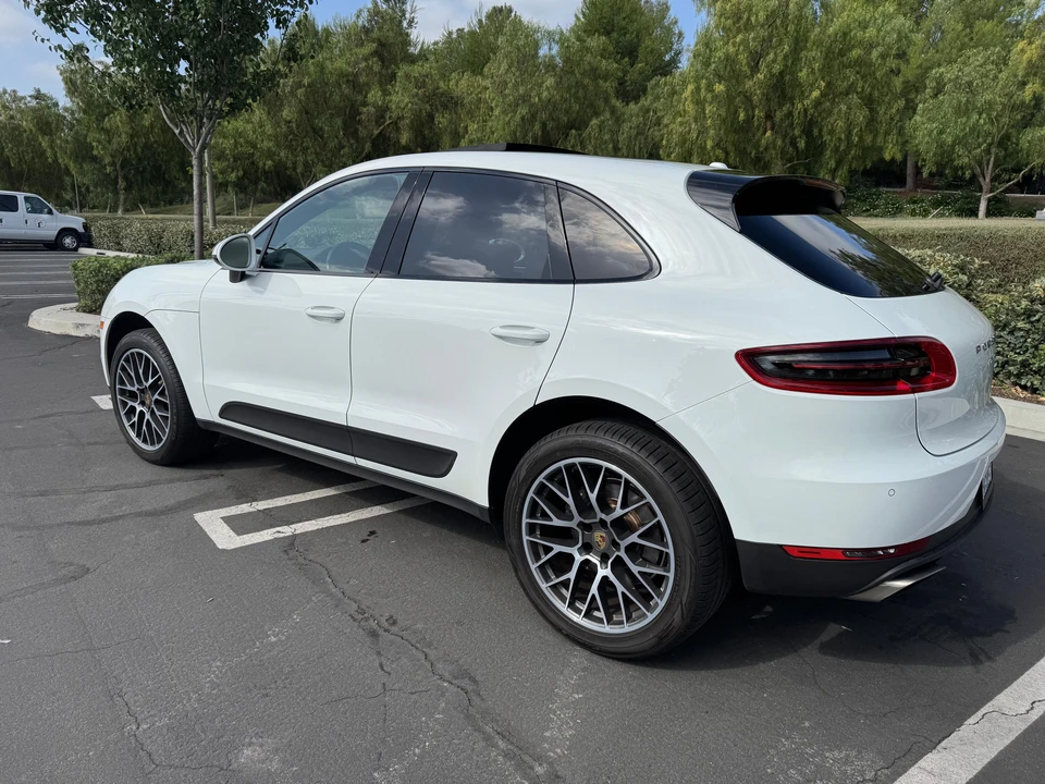 2017 Porsche Macan - Image 10 of 31