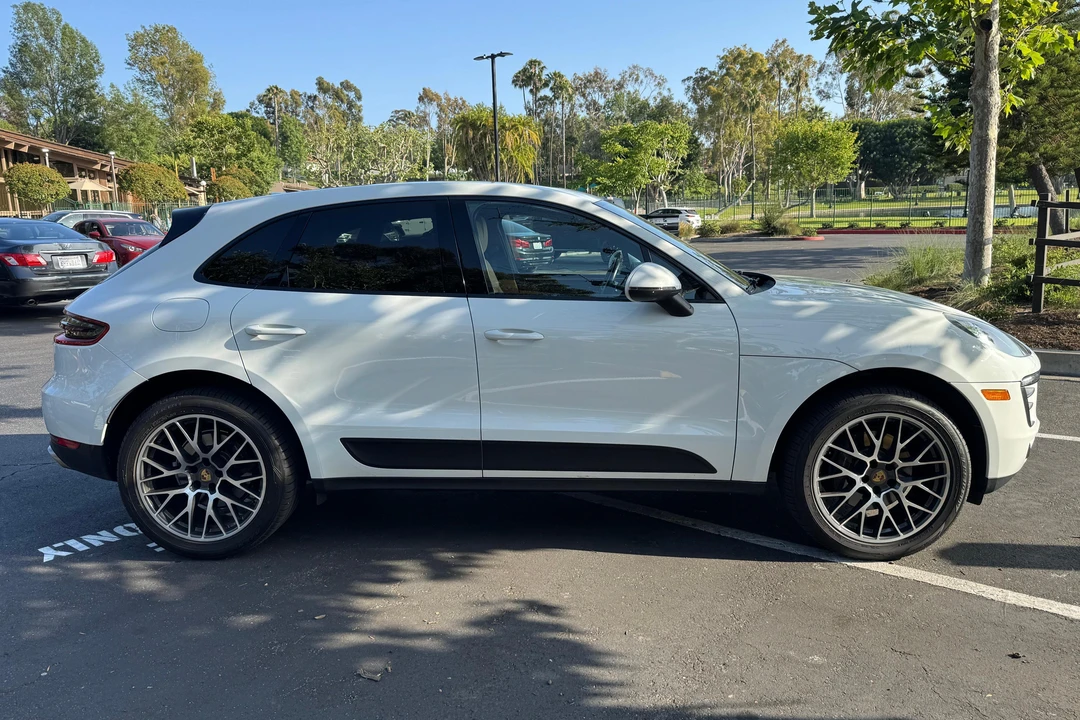 2017 Porsche Macan - Image 3 of 31