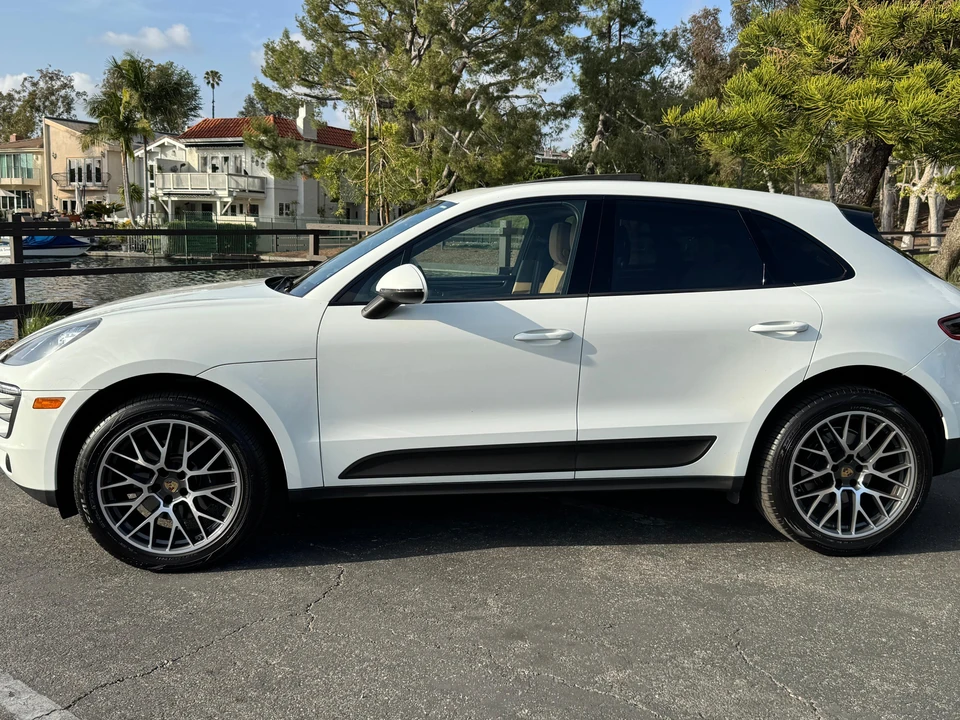2017 Porsche Macan - Image 9 of 31