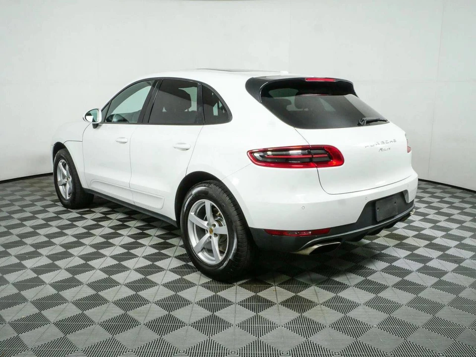 2017 Porsche Macan - Image 3 of 5