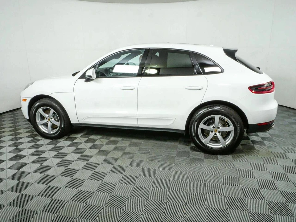 2017 Porsche Macan - Image 2 of 5